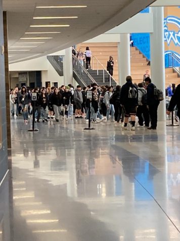 Underclassmen rush to get their lunch on Friday.