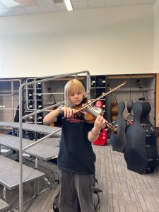 Junior Hailey Porter plays the violin during Advanced Chamber Orchesetra on Monday.  Porter is going to graduate early to pursue her artistic dreams.